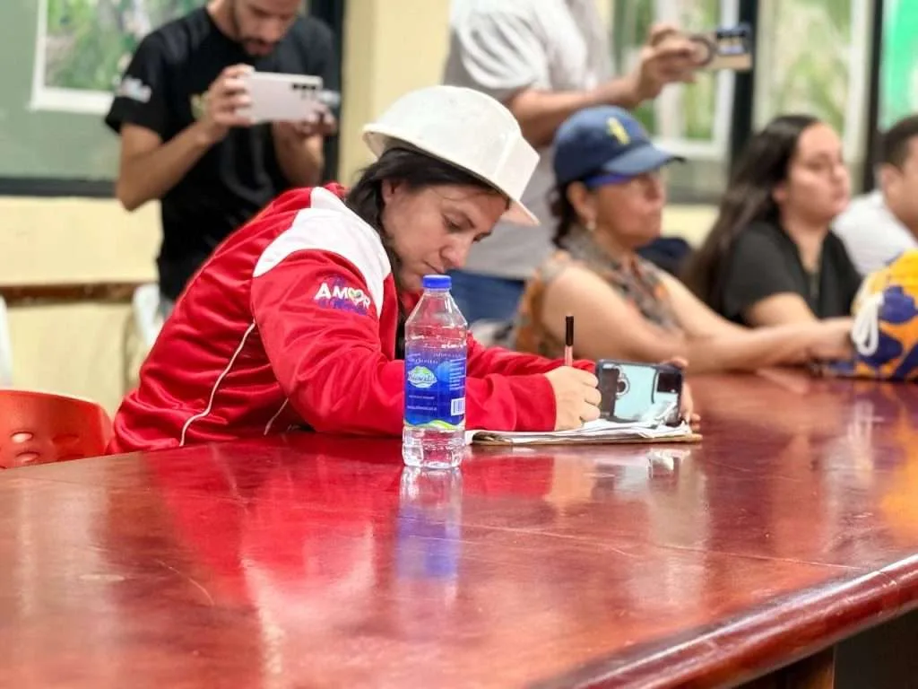 Ingenieros venezolanos se movilizan para evaluar daños tras terremoto