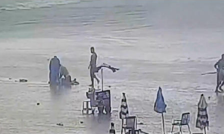 Rayo mata a mujer y deja 7 heridos en playa de Brasil