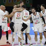 Serbia doma a Canadá y espera rival en la final