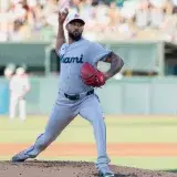 Marlins quieren retener a Alcántara y añadir refuerzos antes del plazo