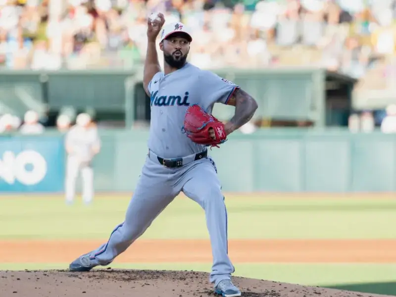 Marlins quieren retener a Alcántara y añadir refuerzos antes del plazo