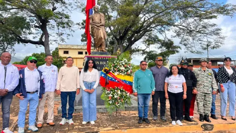 Morón rindió honores a Bolívar en su natalicio 243
