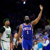 James Harden complica la serie a Celtics