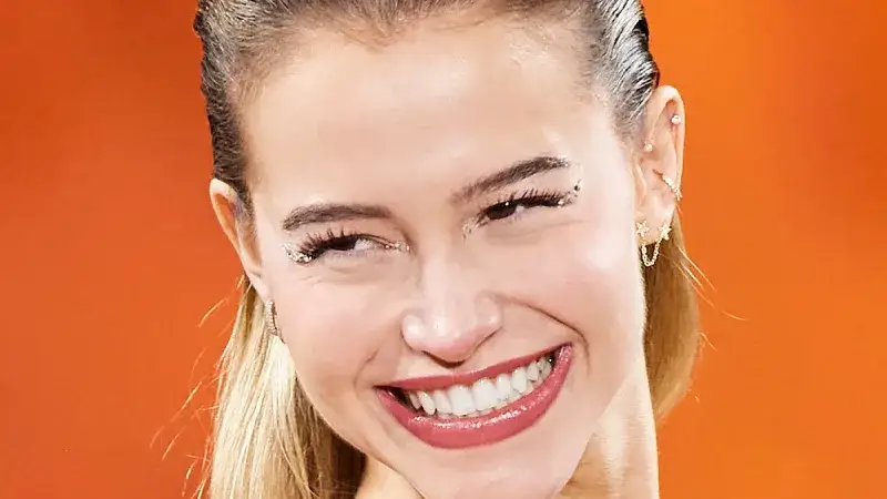Florence Moses advierte que cejas demasiado oscuras cambian la expresión de las rubias
