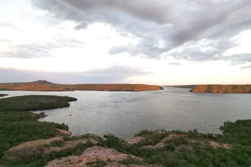 Tranquil landscape of the river in Delmiro Gouveia, capturing nature's beauty.