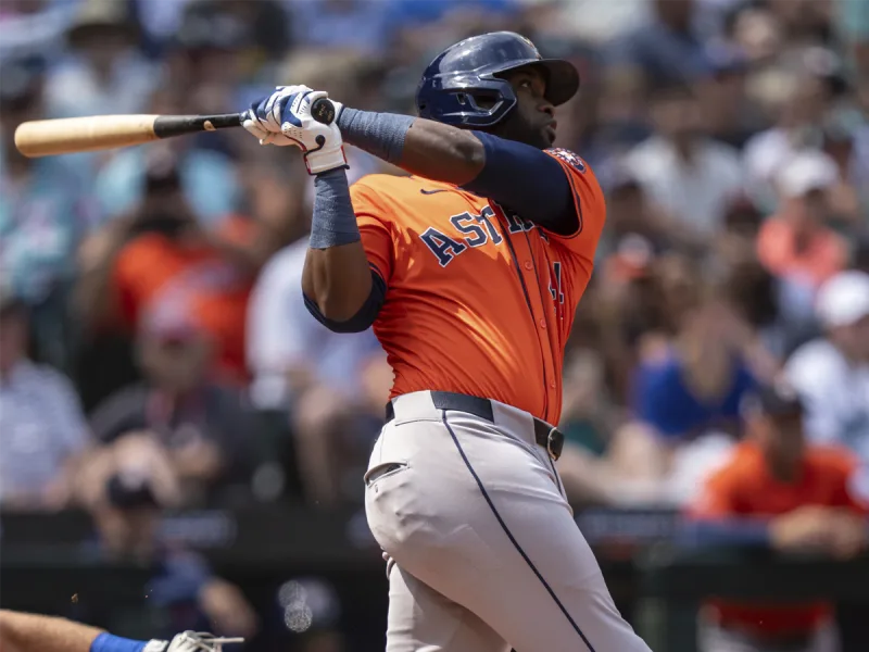Yordan Álvarez firma una noche histórica con dos jonrones en la primera entrada