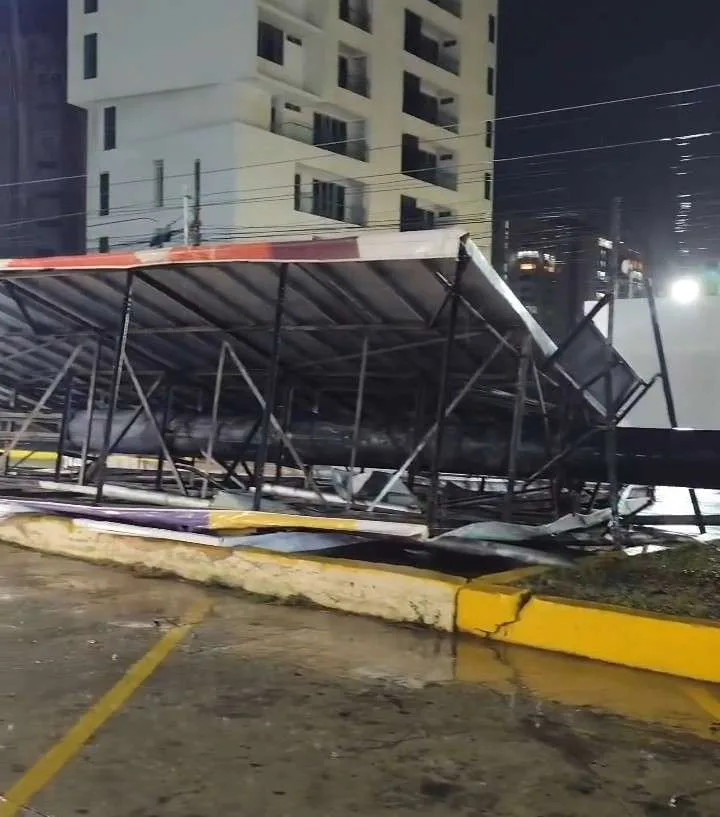 Vientos de hasta 87 km/h dejan daños y anegaciones en Zulia