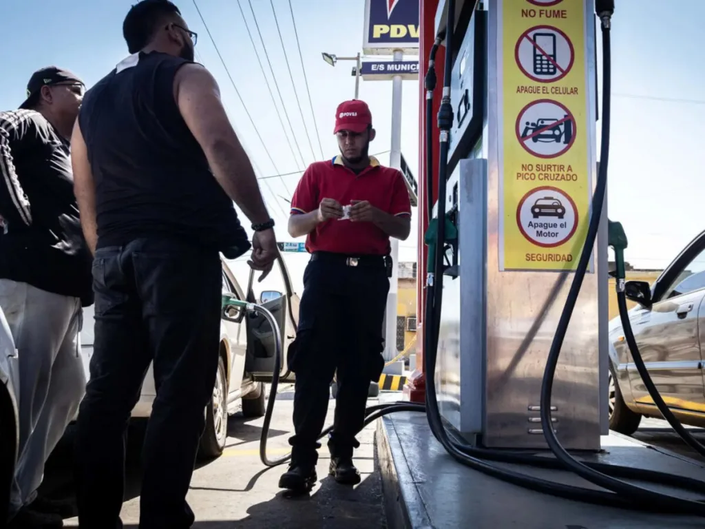 Es falso que Delcy Rodríguez propusiera limitar la gasolina a cuatro litros diarios