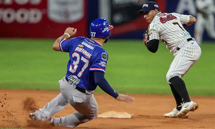 Tiburones deja fuera de la final a Leones con victoria 6-3