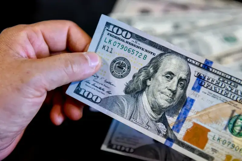 Fed debate aumento de tasas pese a consenso de mantenerlas
