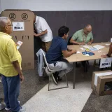 Colombianos en Zulia y Caracas votan en segunda vuelta presidencial
