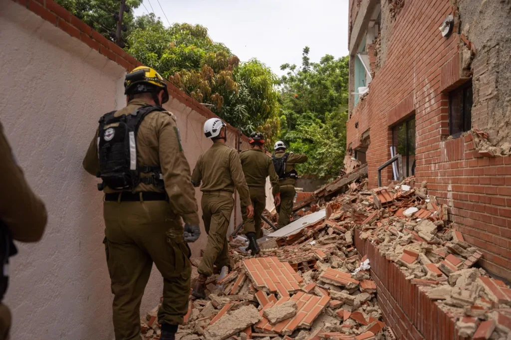 Expertos israelíes inician plan de recuperación tras terremotos