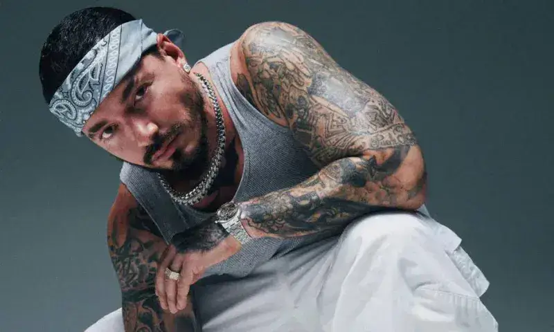 J Balvin lanza la balada de reguetón "Amigos"