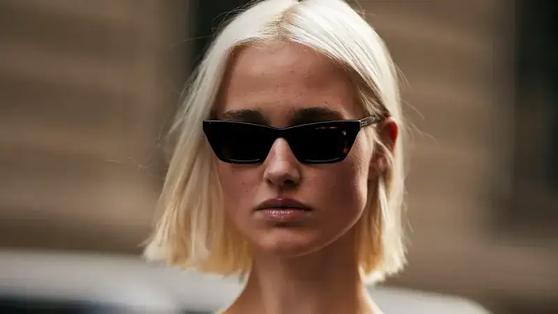 Cómo secar el cabello al aire sin frizz este verano