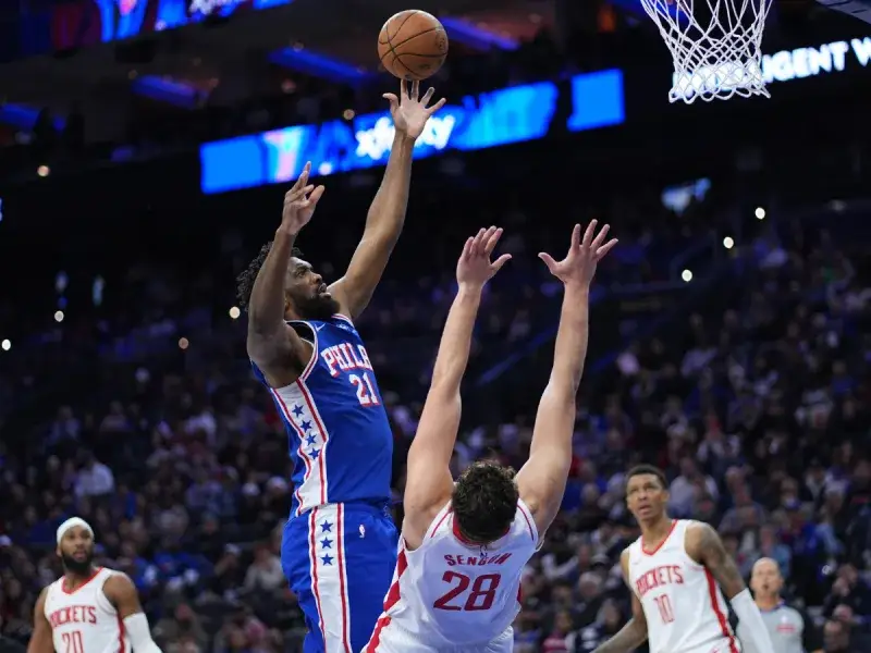 Embiid llega sano al verano y alivia a los 76ers