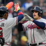 Riley y Acuña dieron el triunfo a Bravos
