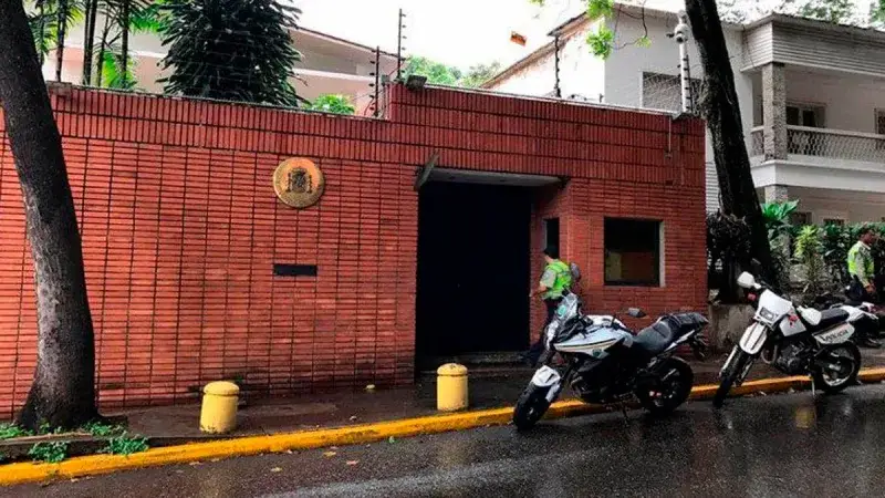 Consulado de España reabre trámites en Caracas tras terremotos