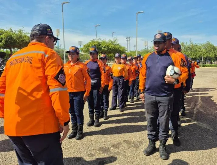 Protección Civil Zulia desplaza 34 especialistas a Caracas y La Guaira por los sismos