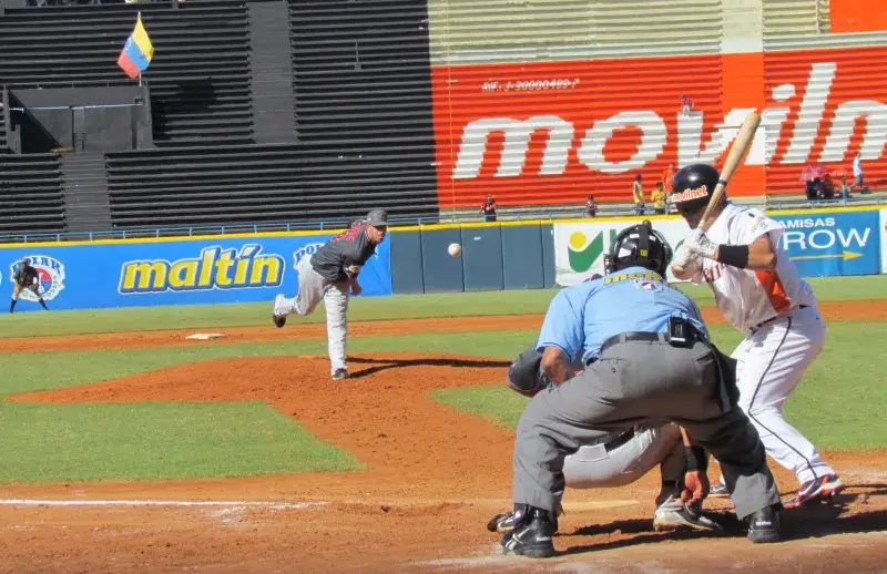 File:1 Aguilas del Zulia vs Leones del Caracas 21-12-2011.jpg