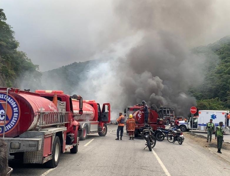 16 cadáveres carbonizados en la carretera Caracas-Guarenas requieren identificación odontológica