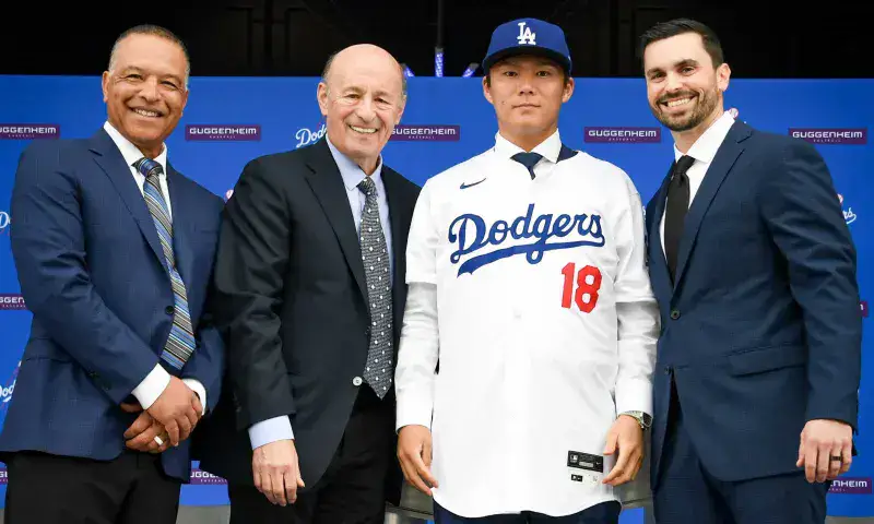 Yoshinobu Yamamoto se une a fiesta que viven los Dodgers
