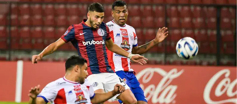 Estudiantes desaprovechó la ventaja numérica ante San Lorenzo