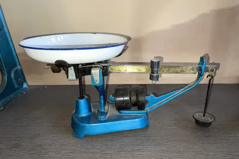 File:Old-school weighing scale at Xibeiwang Rural History Museum (20240302141152).jpg