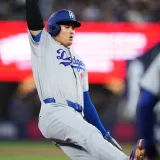 Ohtani salió por precaución por molestia en la rodilla izquierda, pero los Dodgers no están alarmados