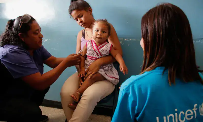 Gobierno refuerza vacunación infantil en 5.000 centros en Semana Santa