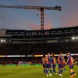 Barcelona retoma obras del Camp Nou con césped nuevo y vidrio VIP