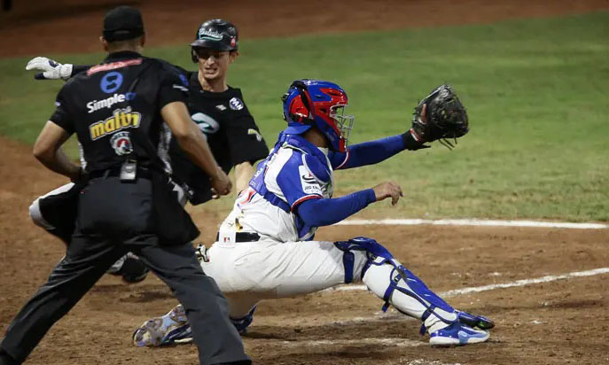 Tiburones y Bravos definen líder del Round Robin