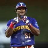 Yasiel Puig se incorporó a los entrenamientos de Tiburones de cara a la temporada 2024-2025