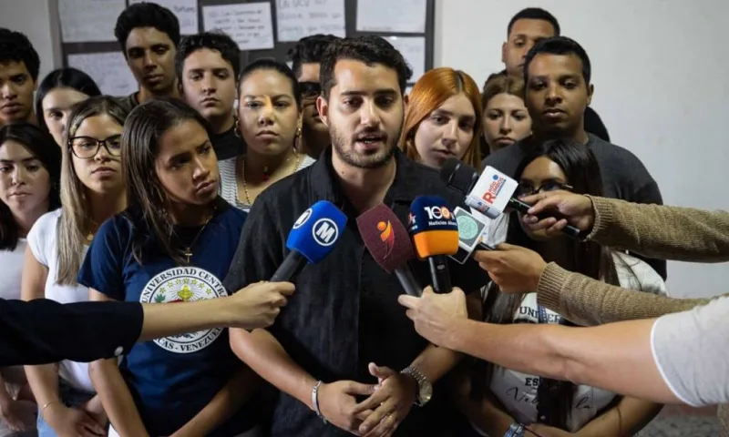 Estudiantes de la UCV impiden foro de Nicolás Maduro Guerra y suspenden la actividad