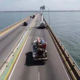 Corpoelec reemplaza 300 luminarias en el Puente sobre el Lago