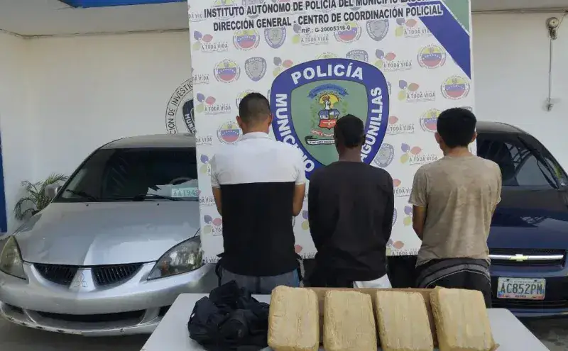 
				Brigada Motorizada de PoliLagunillas detuvo a 3 personas por tráfico de presunta droga			