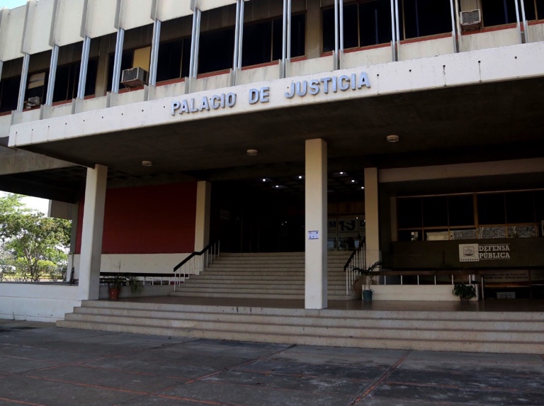 Tribunal desalojó de un inmueble a costurera durante juicio en ausencia