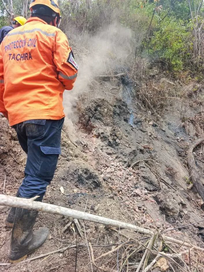 Incendio de carbón en el estado Táchira genera grietas y calor extremo