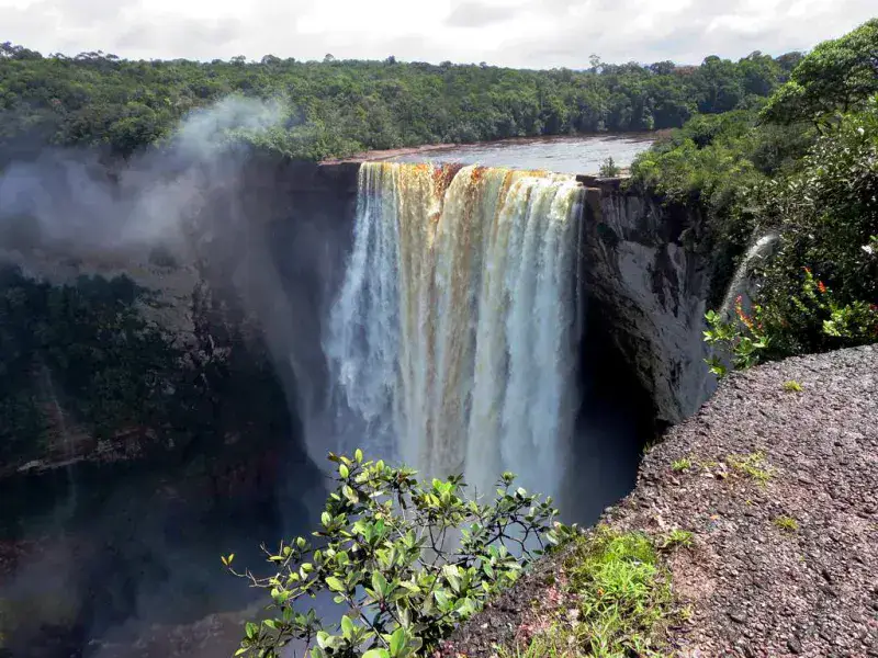 Las cataratas Kaieteur están ubicadas en la zona en disputa, conocida por lo venezolanos como Guyana Esequiba