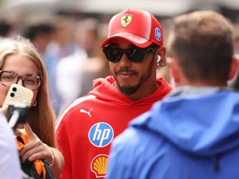 Hamilton cuestiona a la FIA tras problemas de potencia en Spa