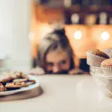 
				¿Por qué tenemos antojos de comida? | Causas y Remedios			