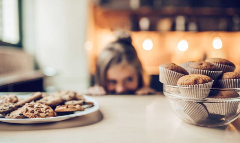 ¿Por qué tenemos antojos de comida? | Causas y Remedios