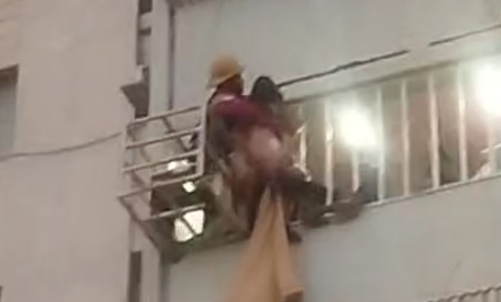 Intentó lazarse desde un quinto piso y fue rescatada por los bomberos de Maracaibo
