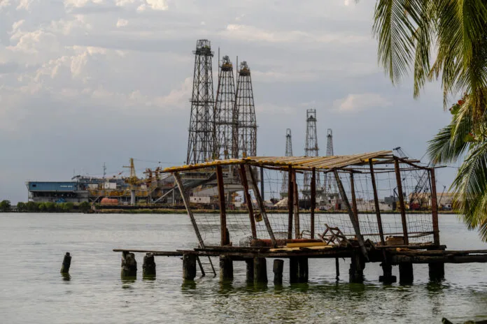 El Zulia petrolero y la fragilidad humana según Edinson Martínez