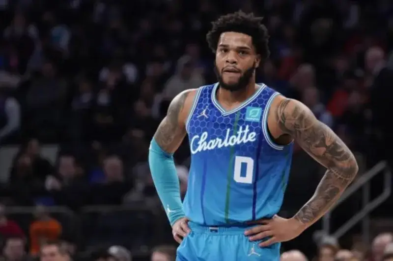 Hornets buscan cambiar a Miles Bridges tras recibir a Naz Reid