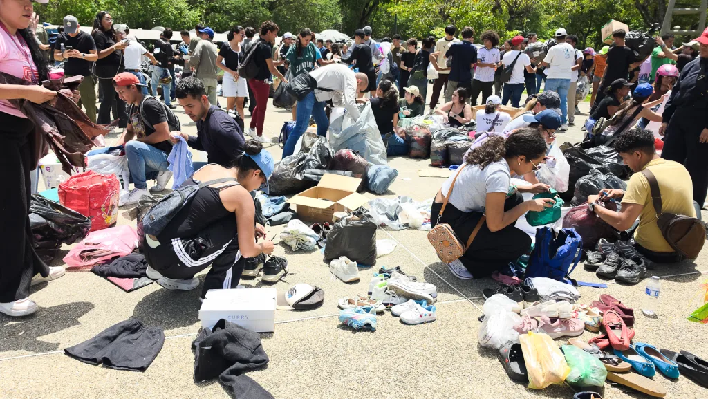 Caracas se moviliza ante la lenta respuesta estatal tras el terremoto