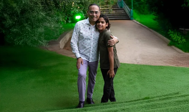 Gilberto Santa Rosa presenta un bolero junto a su nieto de 12 años