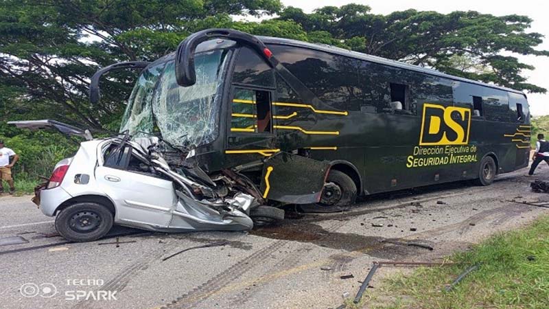 
				Dos muertos y cuatro lesionados deja choque de frente en Morón-Coro			