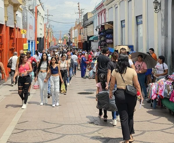 Valencianos expresan fe y esperanza tras el sismo