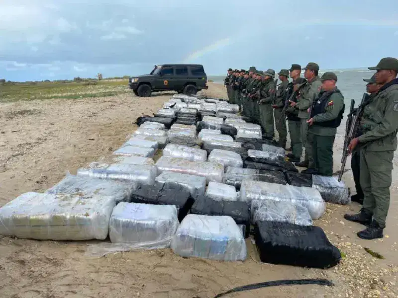 Detienen a dos brasileños en Falcón con 455 kilos de droga en avioneta