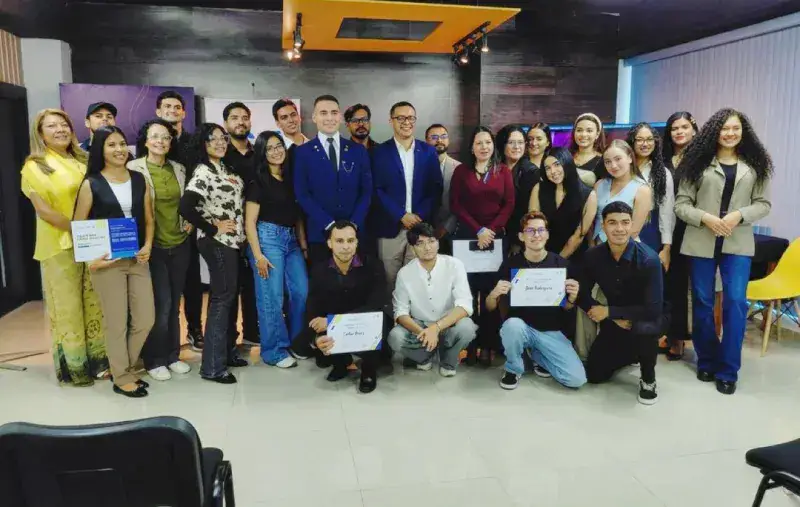 Jóvenes emprendedores presentaron proyectos en academia de JCI Bolívar